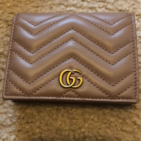 Gucci Handbags - Gucci Chevron wallet. Porcelain Rose. NEW